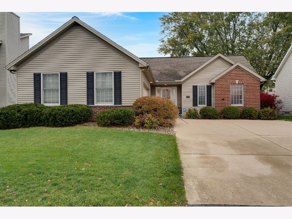 Homes Sold Eagle Nest Bloomington Illinois, 2512 Airport