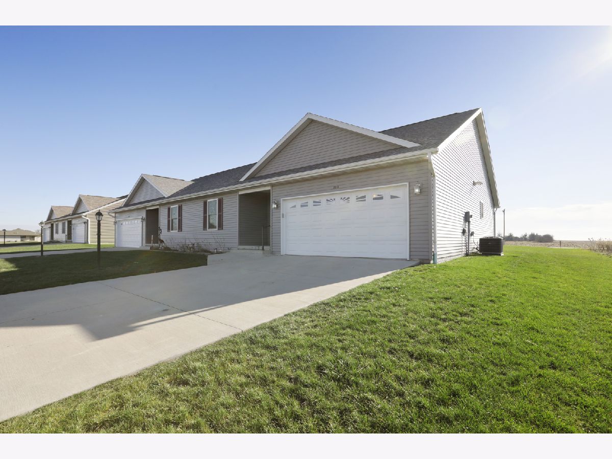 Homes & Condos & Townhomes Sold North Pointe Gifford Illinois, 211 Evergreen