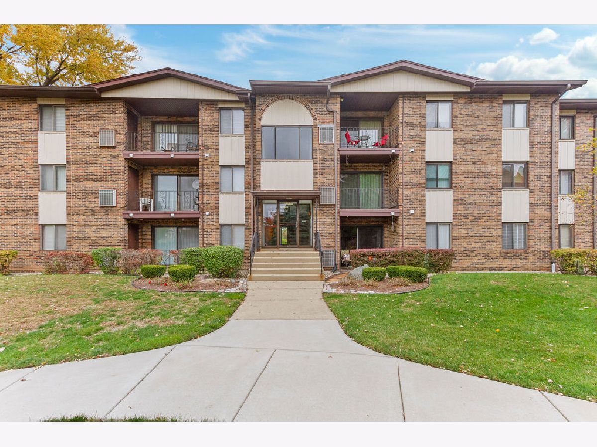 Condominiums Sold Applegate Crestwood Illinois, 13911 Laramie
