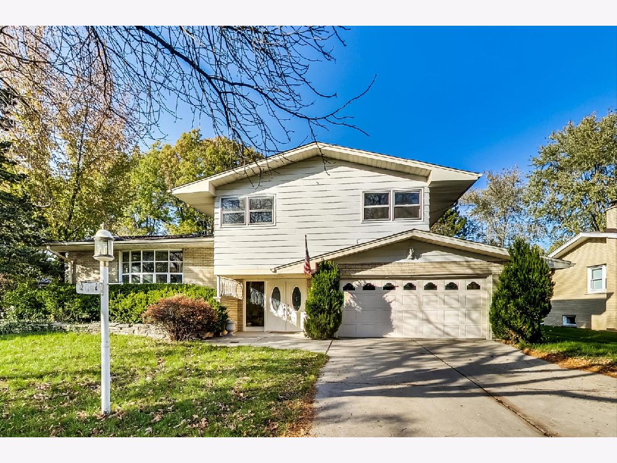 Homes Sold Lake Briarwood Arlington Heights Illinois, 2714 Briarwood