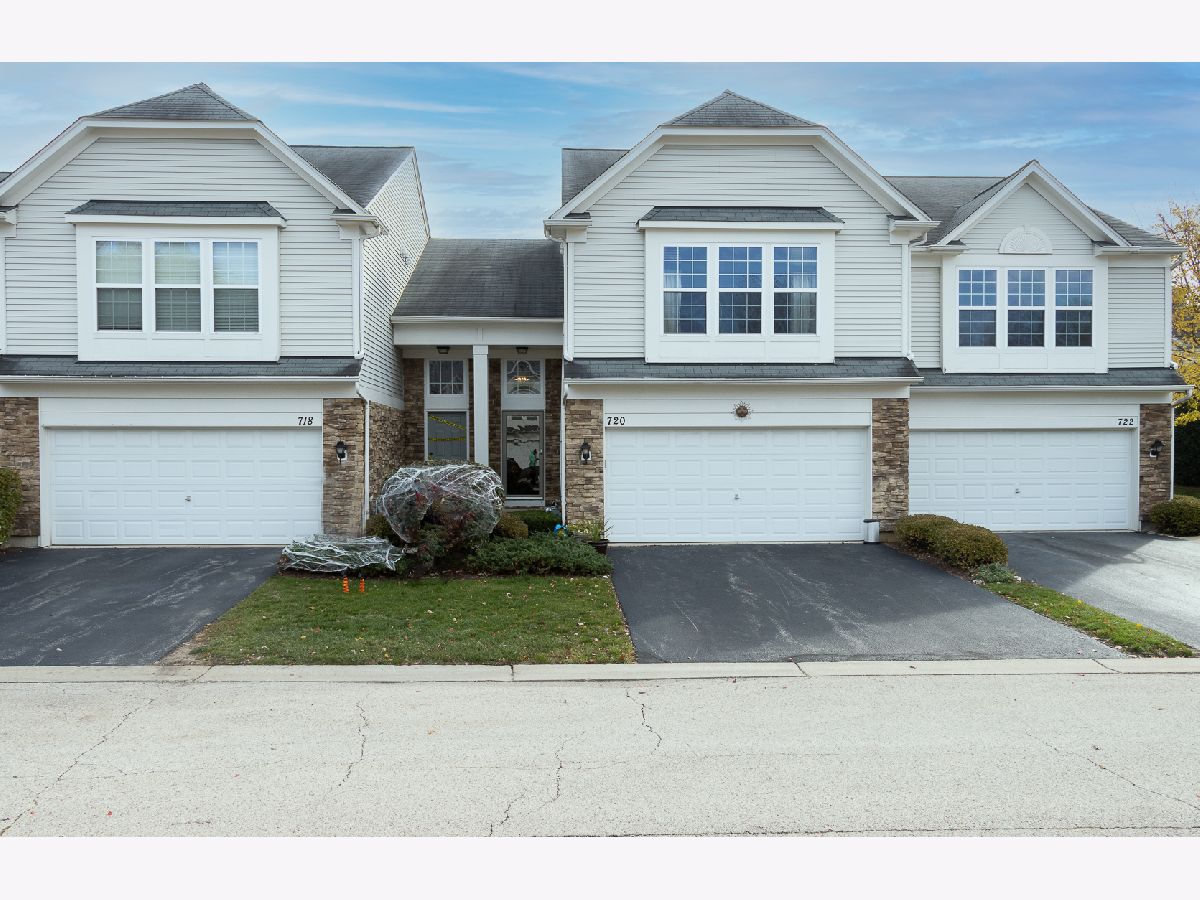 Townhomes Sold Lakeside Pointe Crystal Lake Illinois, 720 Pointe