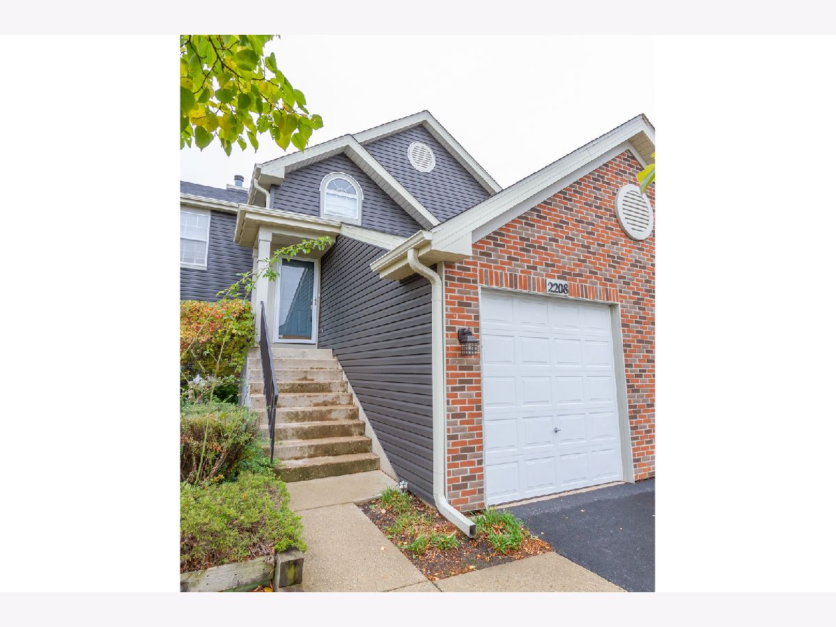 Townhomes Sold Hidden Glen Glendale Heights Illinois, 2208 Lake Ridge