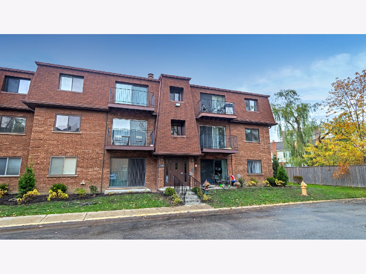 Condominiums Sold Cobblestone Glenview Illinois, 700 Cobblestone