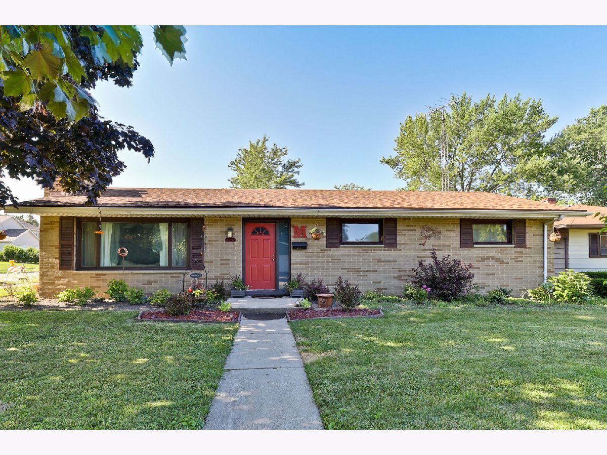 Homes Sold Heather Heights Waukegan Illinois, 2738 Adelaide