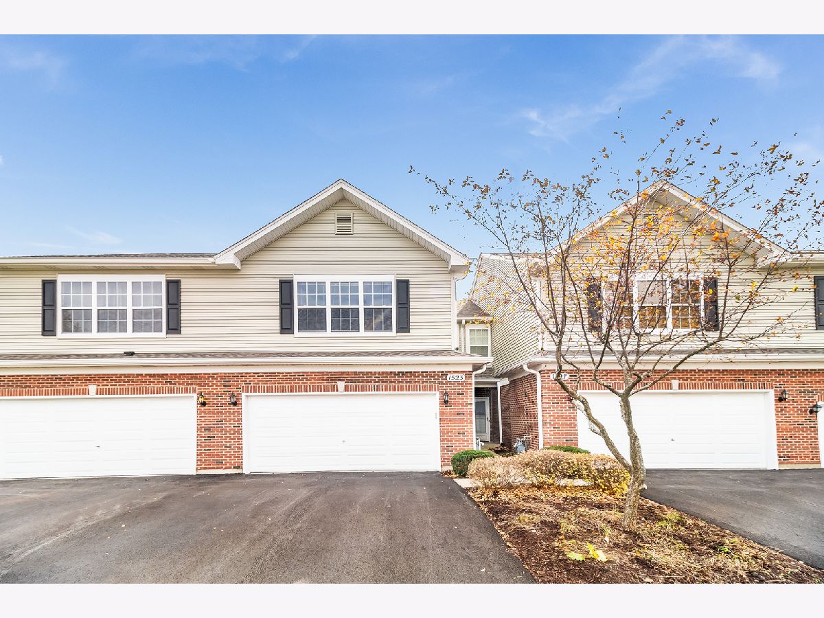 Townhomes Sold Townes Of Whispering Oaks Bolingbrook Illinois, 1523 Shagbark