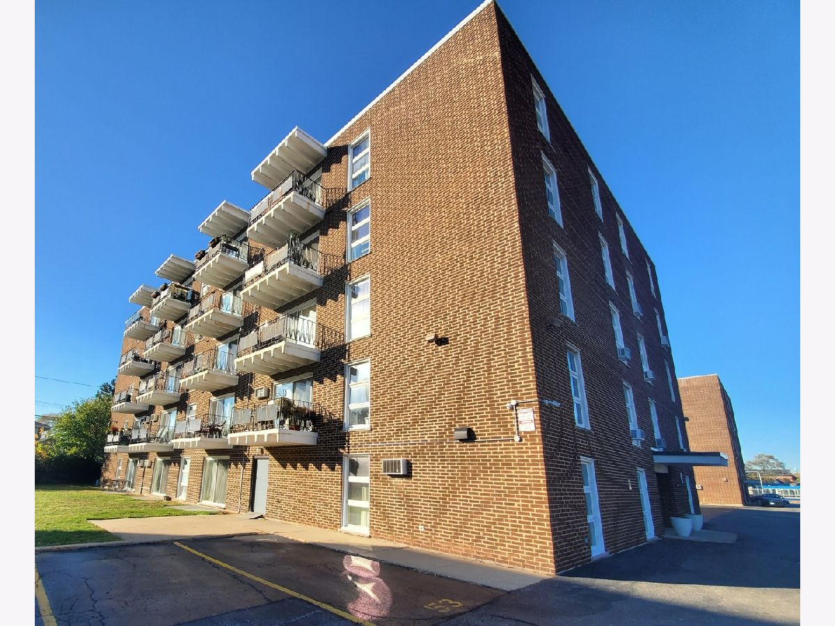 Condominiums Sold Northwest Terrace Chicago Illinois, 7227 Higgins