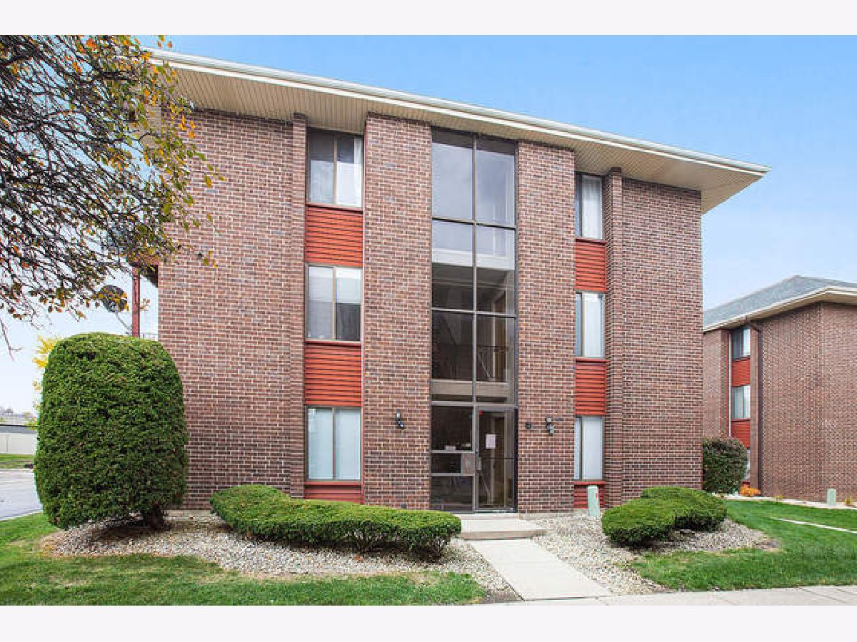 Condominiums Sold Oak Terrace Oak Forest Illinois, 15820 Terrace