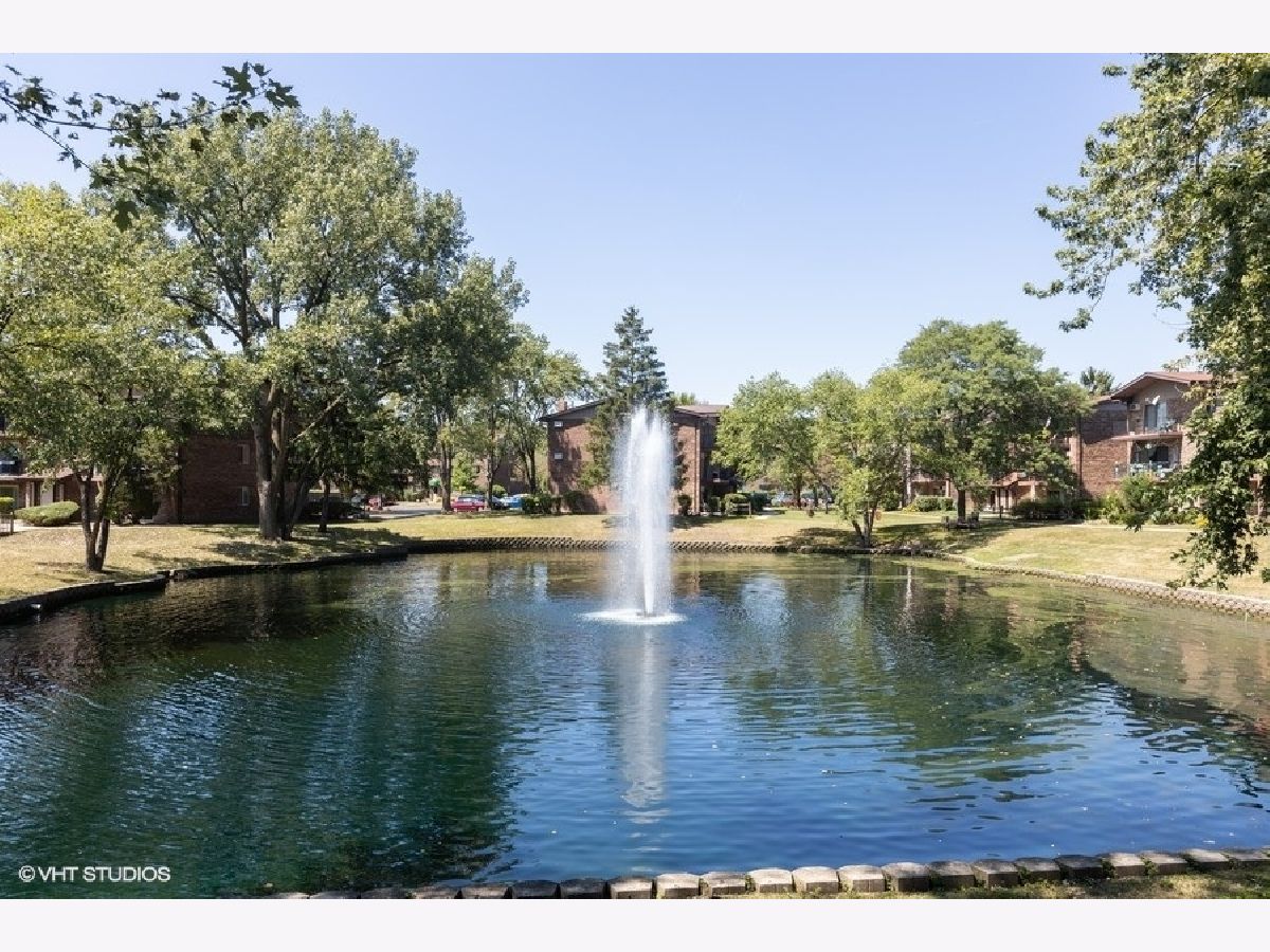 Condominiums Sold Waterbury Woodridge Illinois, 2461 Spring