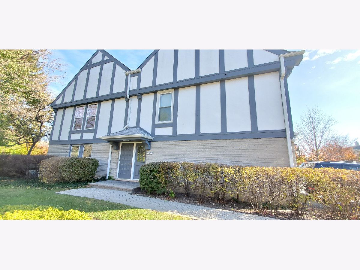 Condos & Townhomes Rented Cambridge Square Libertyville Illinois, 747 Garfield