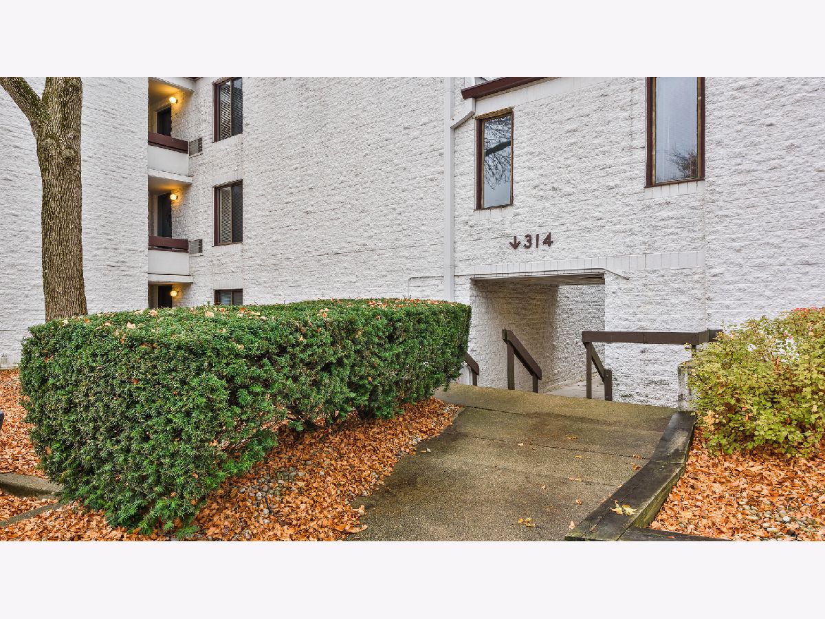 Condominiums Sold Courtyard Arlington Heights Illinois, 314 Miner