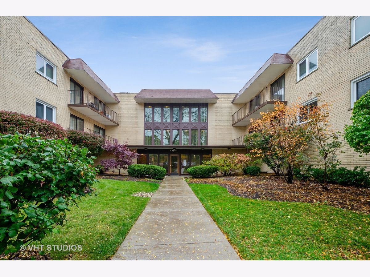 Condominiums Sold Devonshire Terrace Skokie Illinois, 9801 Gross Point