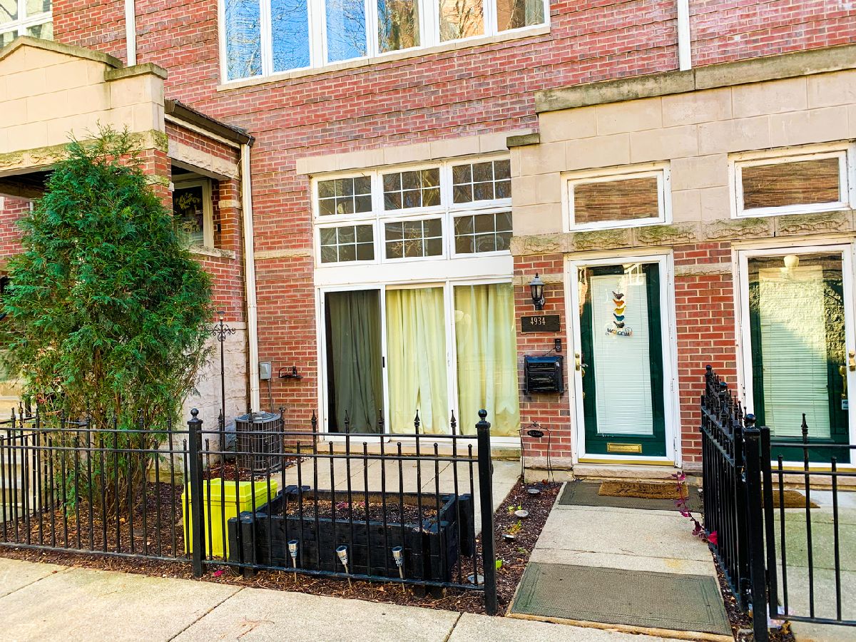 Homes & Townhomes Rented Cornell Square Chicago Illinois, 4934 Cornell