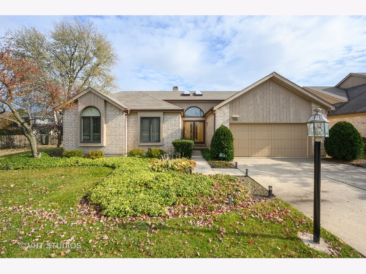 Homes & Condos & Townhomes Sold Burr Oaks Circle Northbrook Illinois, 705 Laburnum
