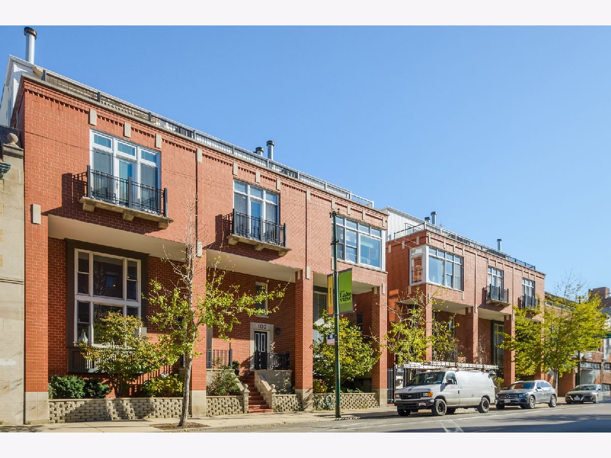 Condominiums Sold Ivy Lane Chicago Illinois, 2843 Lincoln