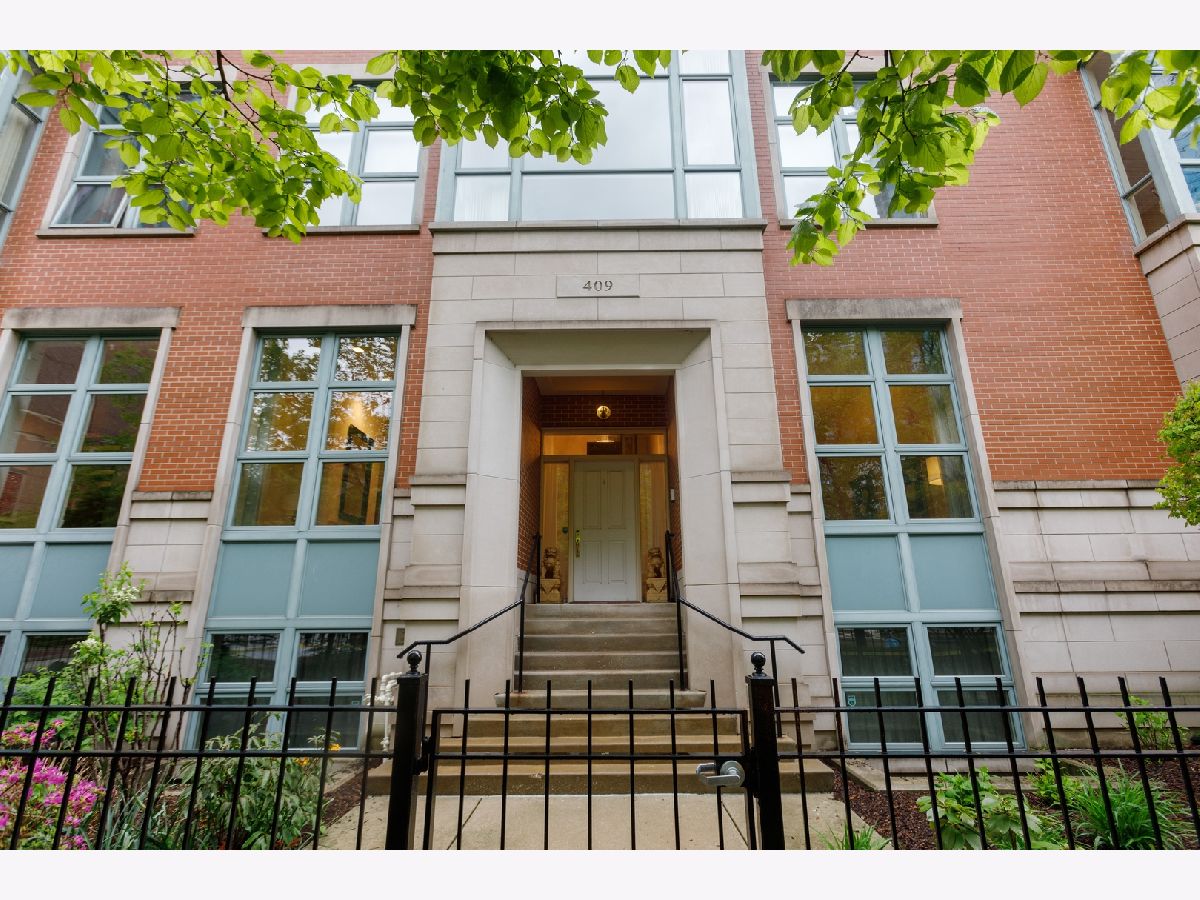 Condominiums Rented Riverview West Chicago Illinois, 409 North Water