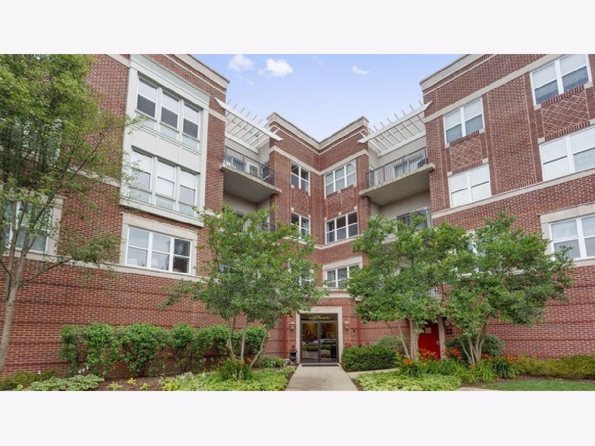 Condominiums & Homes Sold Heritage Place Libertyville Illinois, 300 Church
