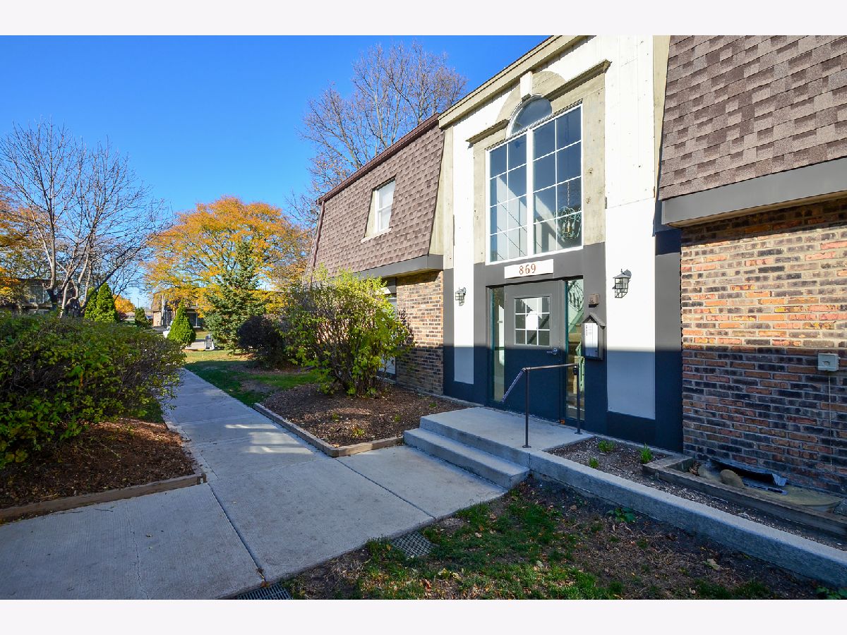 Condominiums & Homes Rented Buffalo Ridge Buffalo Grove Illinois, 869 Trace