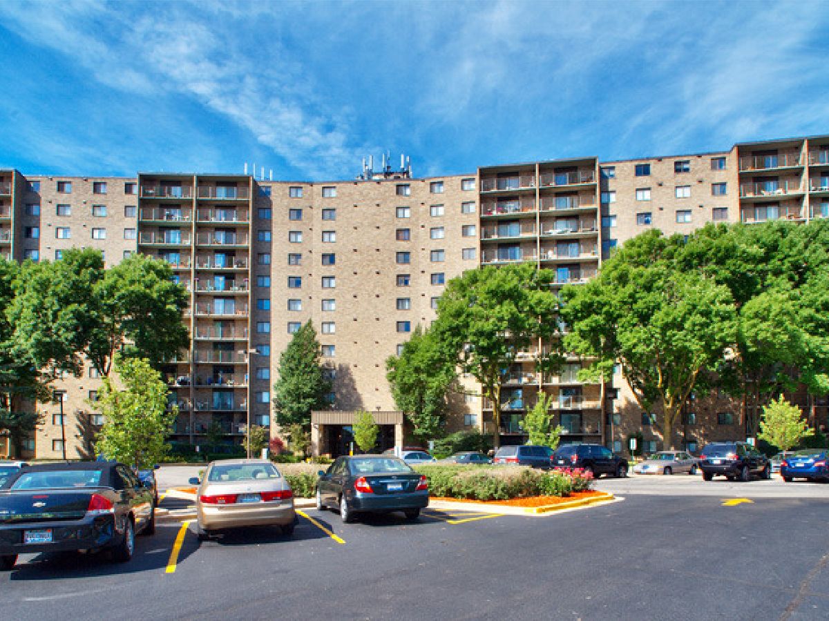 Lake Hinsdale Towers Willowbrook IL, Condominiums For Sale & For Rent Sadie Winter Dana Cohen