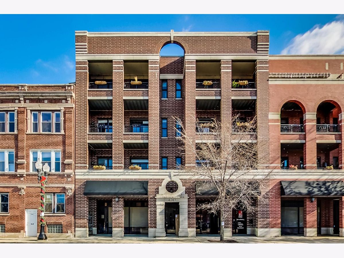 Condominiums Sold Chase Park Commons Chicago Illinois, 4747 Clark