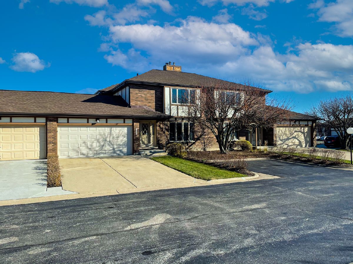 Condos & Townhomes Sold Arling Grove Wheeling Illinois, 1775 Lakeview
