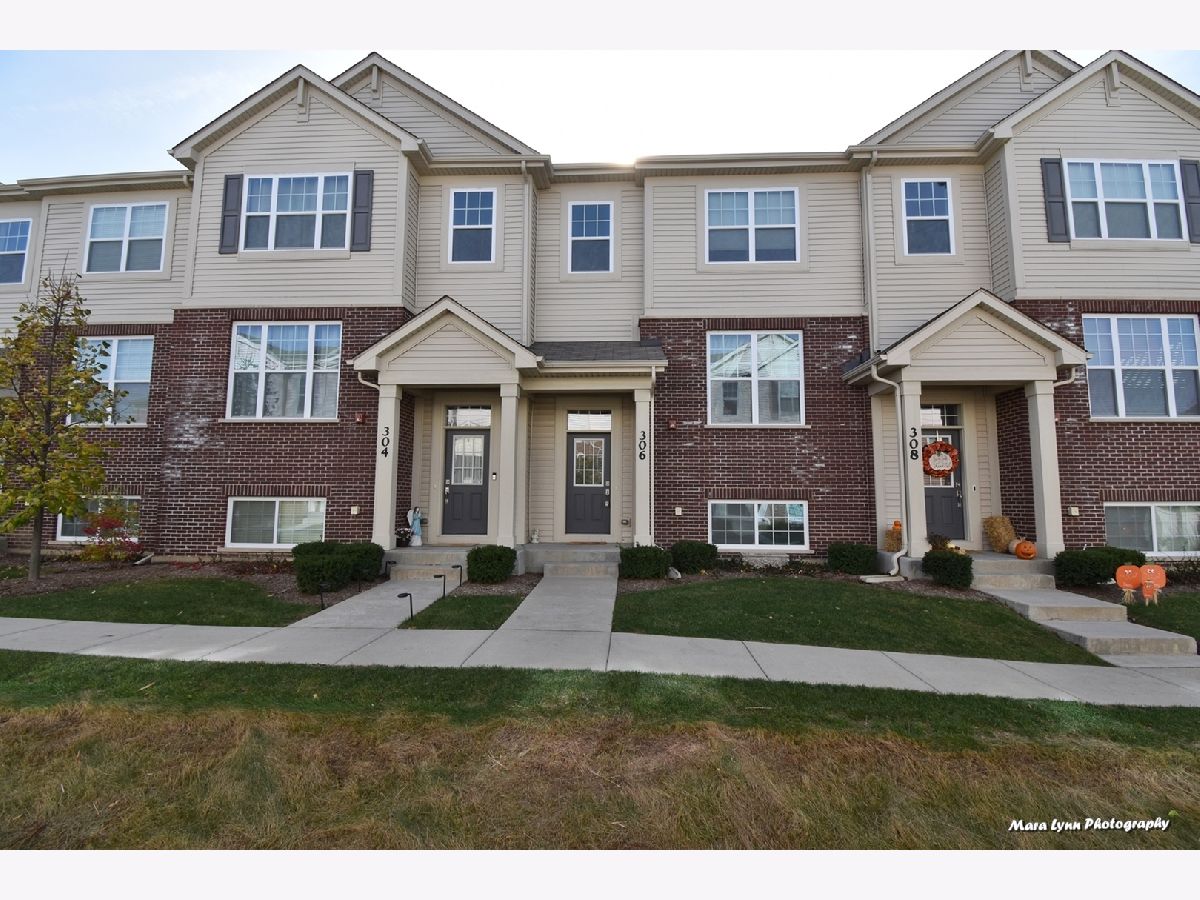 Condos & Townhomes Sold Lexington Crossing Rolling Meadows Illinois, 306 Lexington