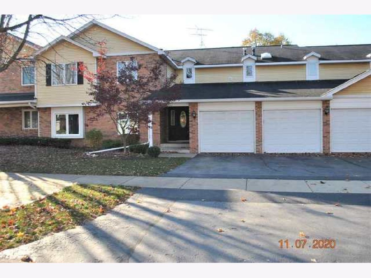 Homes & Condos & Townhomes Rented Creekside Naperville Illinois, 652 Dana