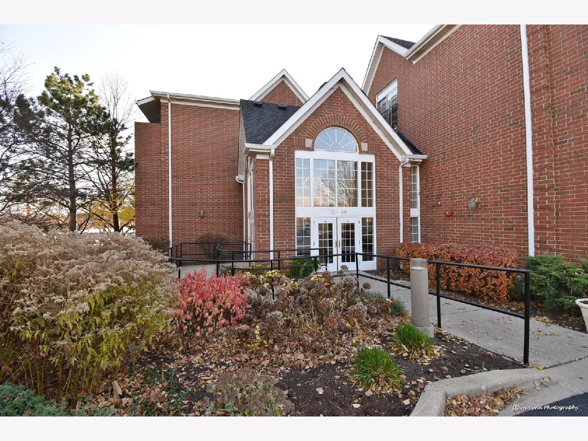 Hunt Club Condos St Charles IL, Condominiums For Sale & For Rent