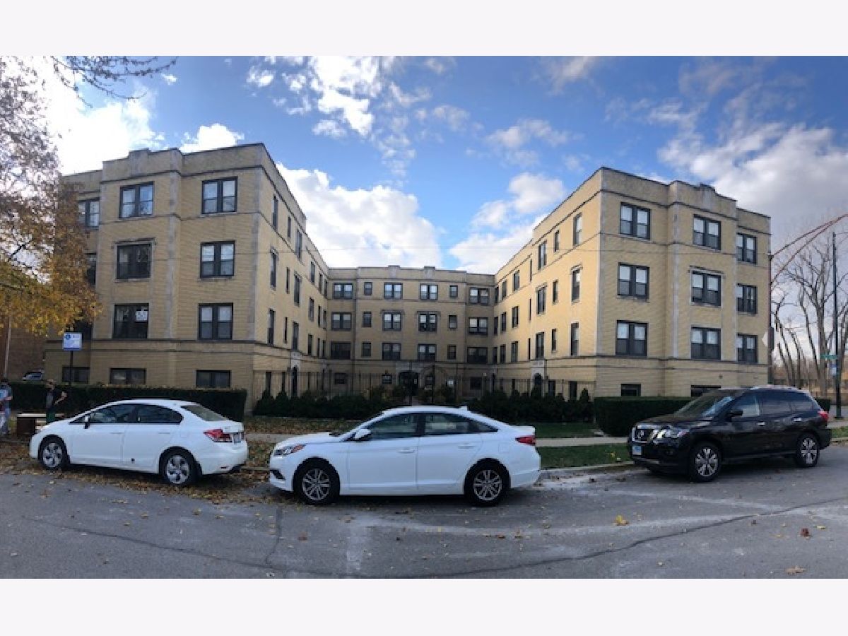 Condominiums Rented Avers Court Chicago Illinois, 5158 Avers