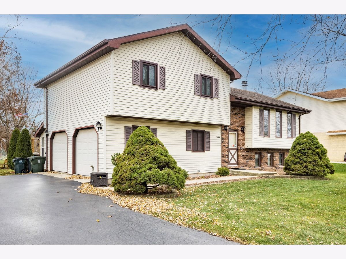 Homes Sold Knollcrest New Lenox Illinois, 1600 Illini