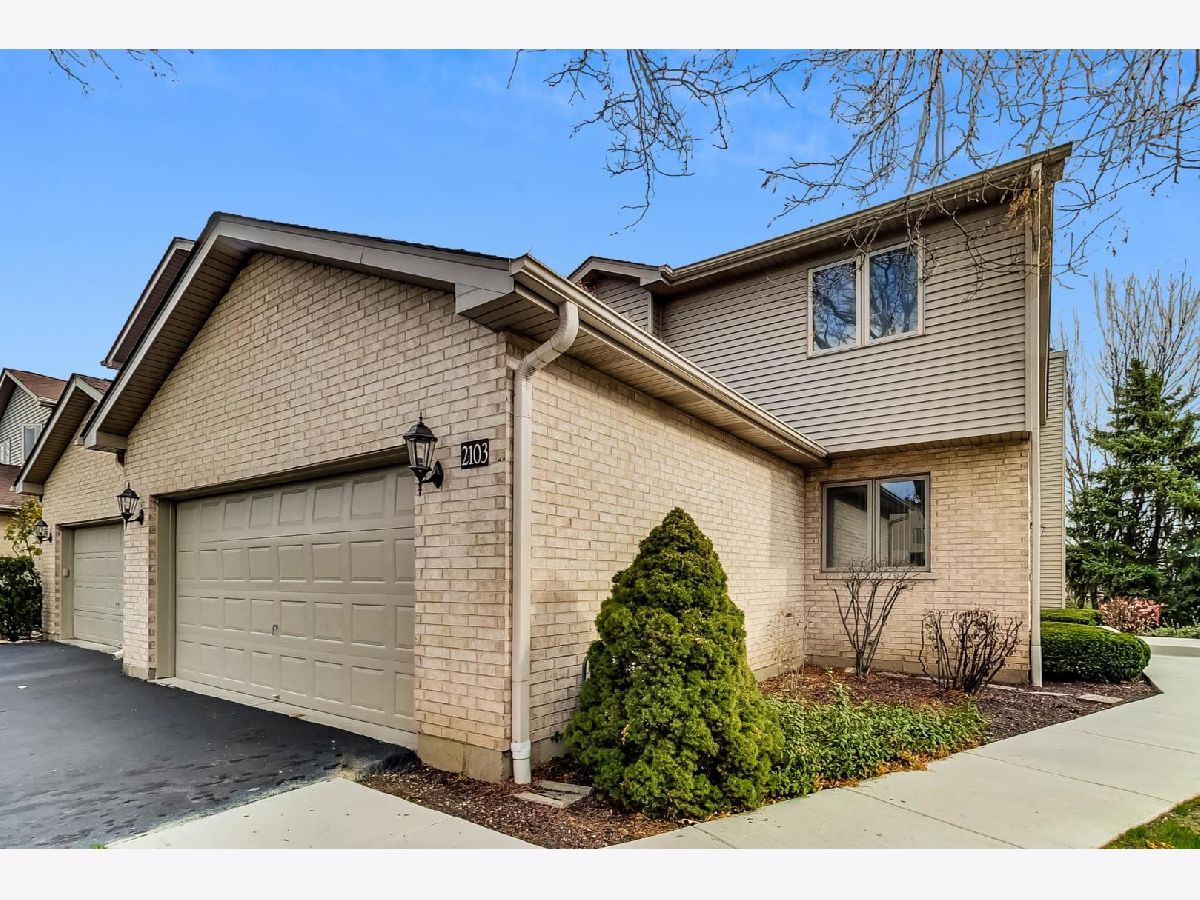 Townhomes & Homes Sold Arlington Grove Arlington Heights Illinois, 2103 Juniper