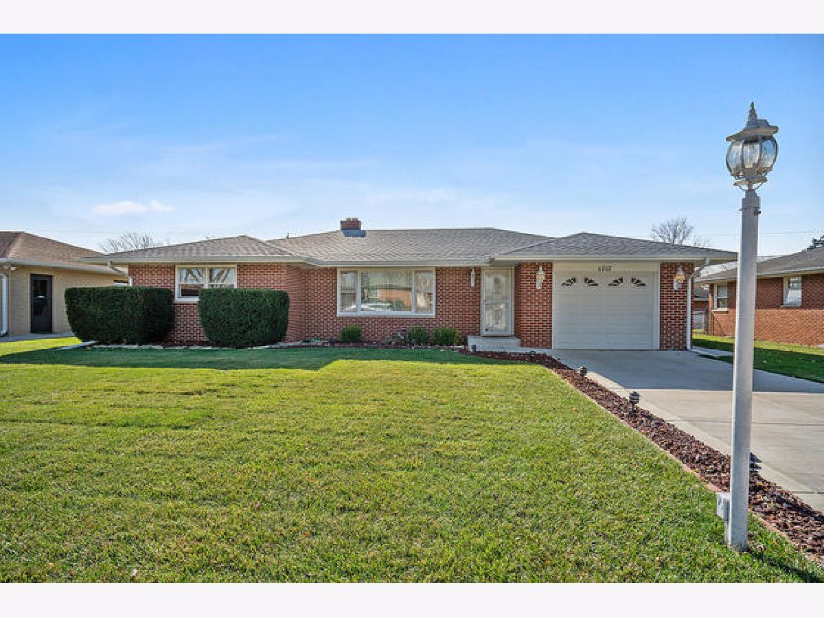 Homes Sold Crestwood Estates Crest Hill Illinois, 1717 Root