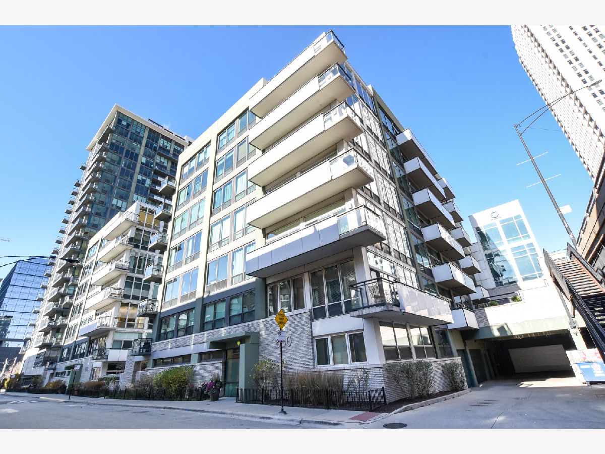 Condominiums Rented Trio Chicago Illinois, 650 Wayman