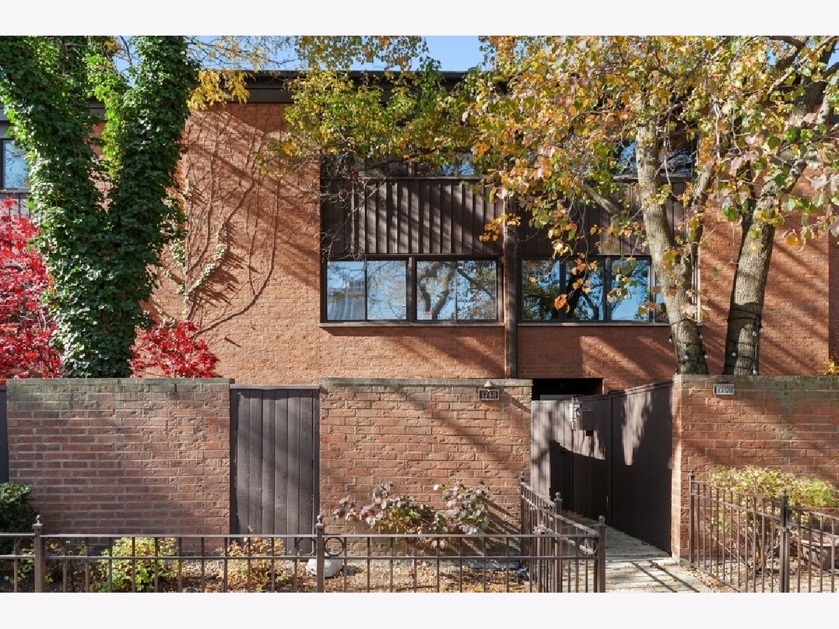 Townhomes & Condos Sold St. Michael's Square Chicago Illinois, 1748 Saint Michaels