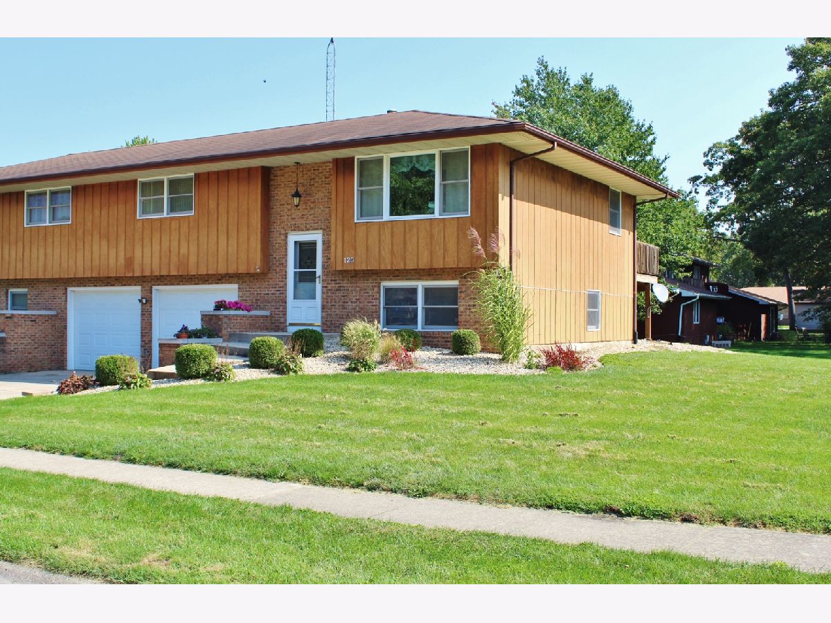 Homes & Condos & Townhomes Rented Ceal Morris Illinois, 125 Deerpath