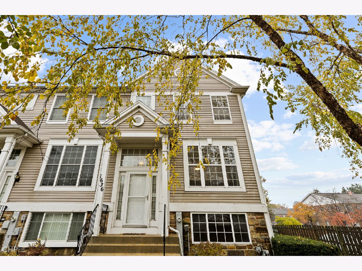 Townhomes Sold Aspen Place Arlington Heights Illinois, 1636 Fox Run