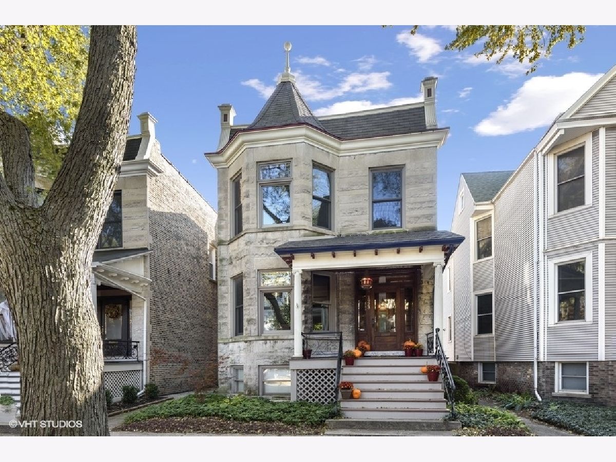 Homes & Condos & Townhomes Sold Bradley Place Chicago Illinois, 1923 Bradley