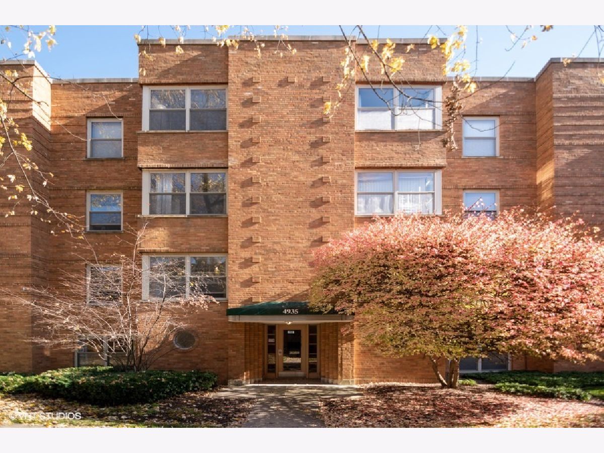 Condominiums Sold Wolcott Village Chicago Illinois, 4935 Wolcott