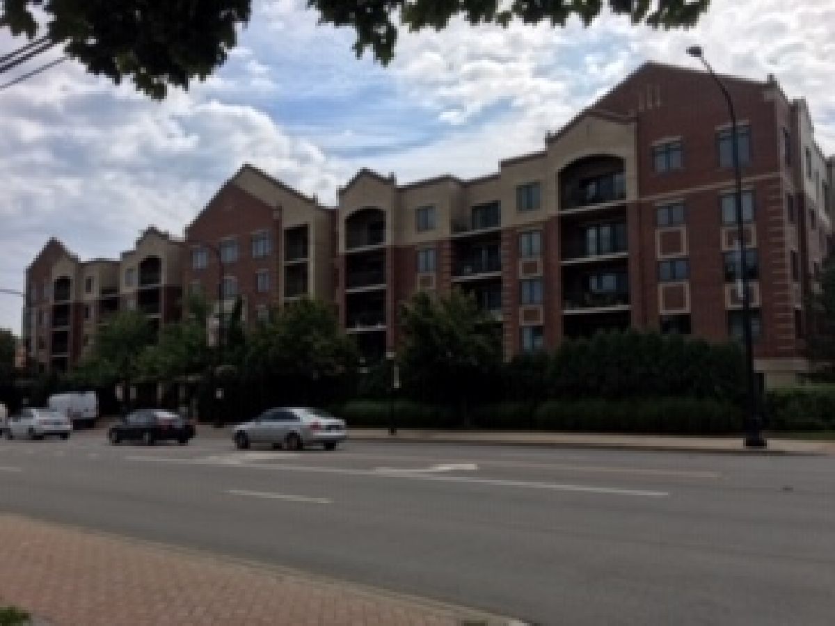 Condominiums Rented Village Centre Mount Prospect Illinois, 5 Central