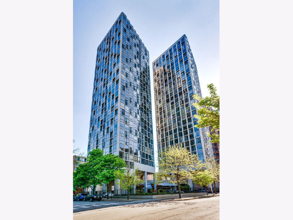 Condominiums Rented Lincoln Park Towers Chicago Illinois, 345 Fullerton
