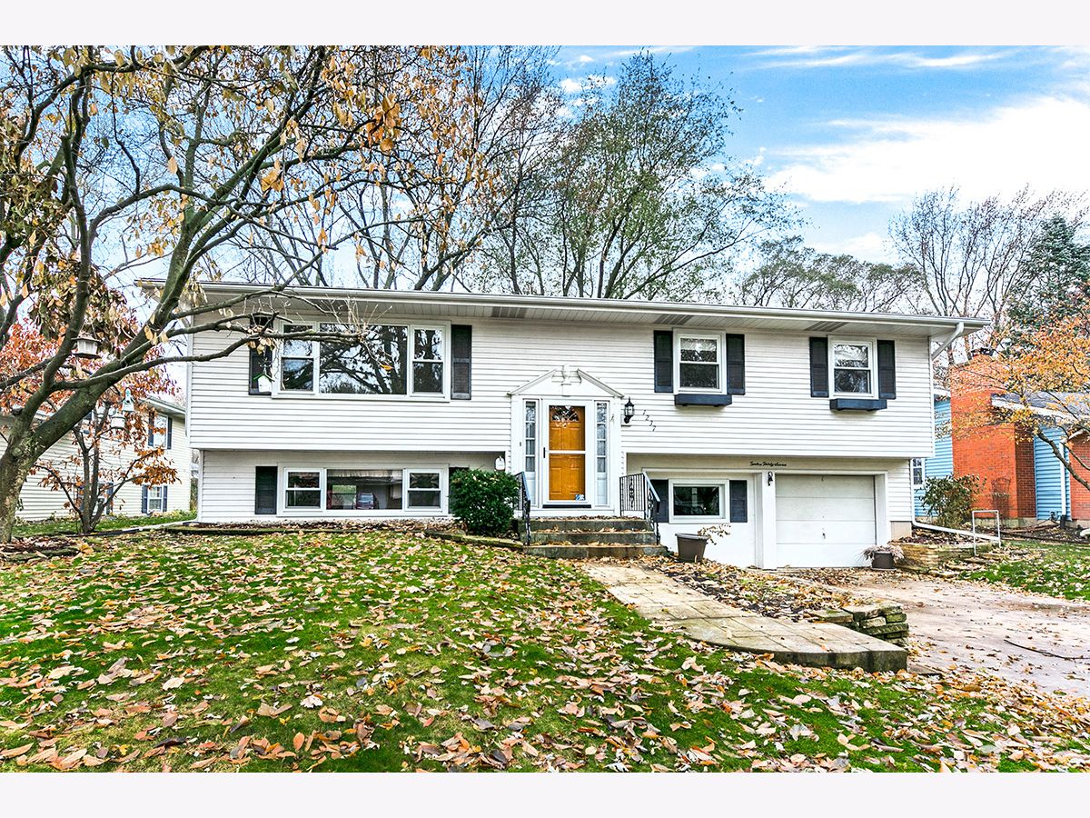 Homes Rented Maplebrook Naperville Illinois, 1237 Cardinal