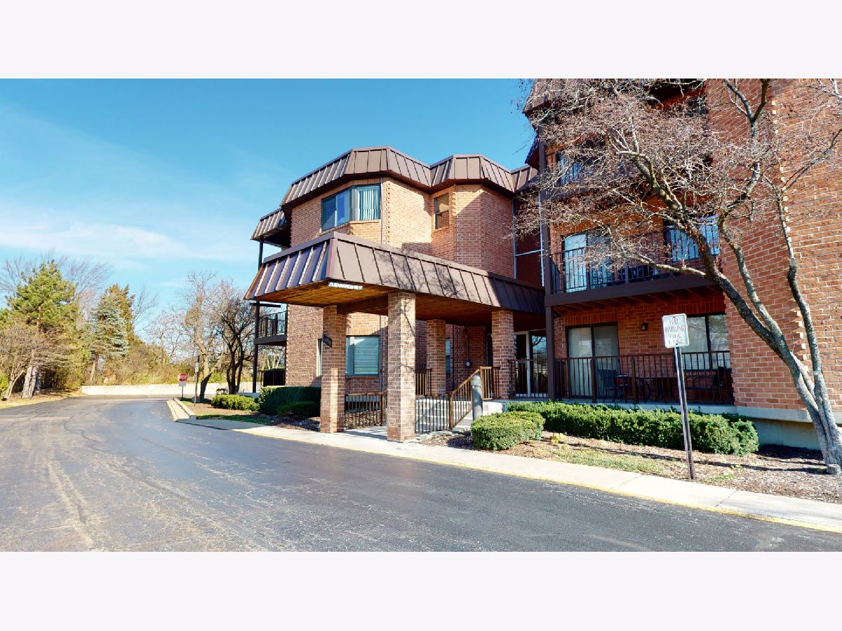 Condos & Townhomes Sold The Lawns 1 Willowbrook Illinois, 6401 Clarendon Hills