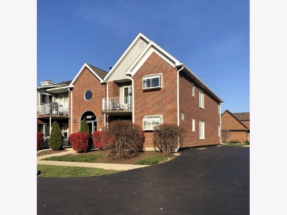 Homes & Condos & Townhomes Sold Hawthorne Square Naperville Illinois, 1210 Chalet