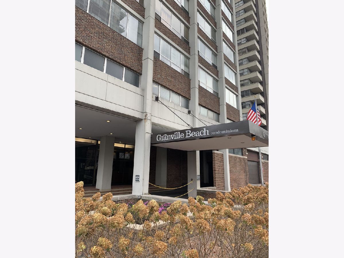 Condominiums Rented Granville Beach Chicago Illinois, 6171 Sheridan