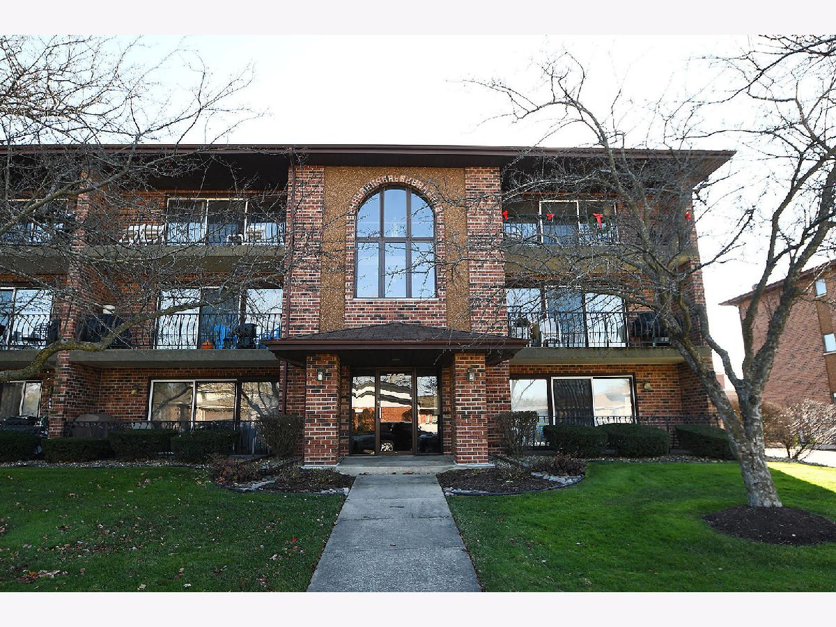 Condominiums & Homes Sold Colonades Orland Park Illinois, 7417 Tiffany