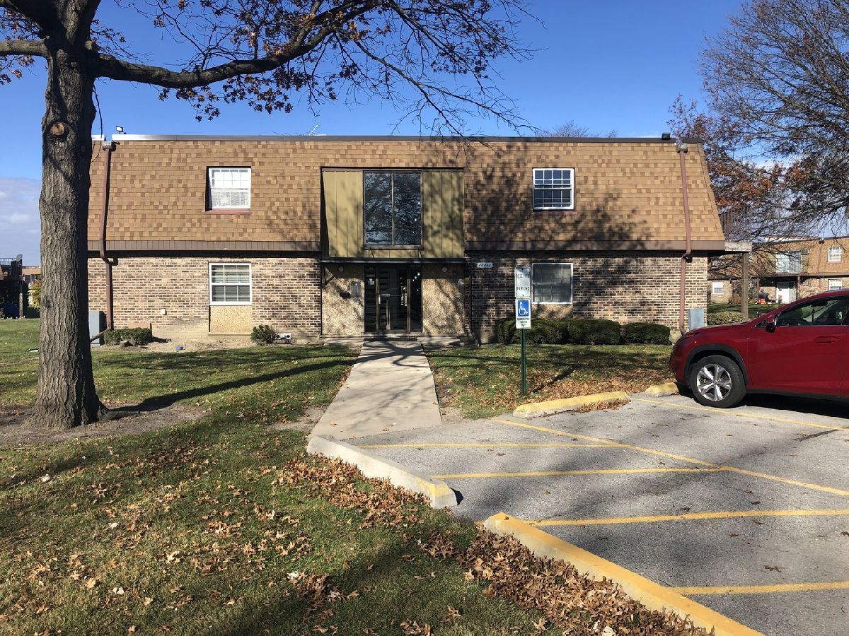 Condominiums Sold Suffield Gardens Westmont Illinois, 7s066 Suffield