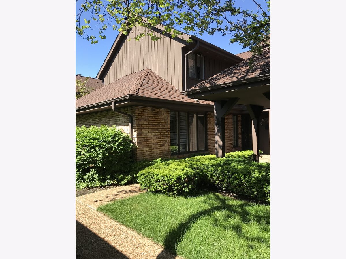 Condos & Townhomes & Homes Rented Mission Hills Northbrook Illinois, 1872 Mission Hills
