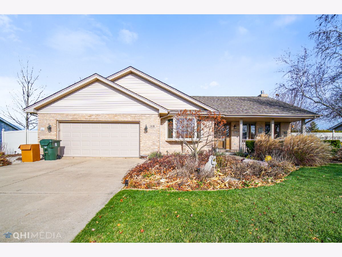 Homes Sold Fieldstone New Lenox Illinois, 1831 Grand Prairie