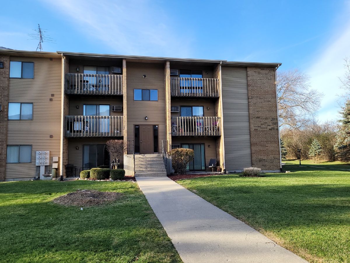 Condominiums Sold Virginia Road Condominiums Crystal Lake Illinois, 633 Virginia