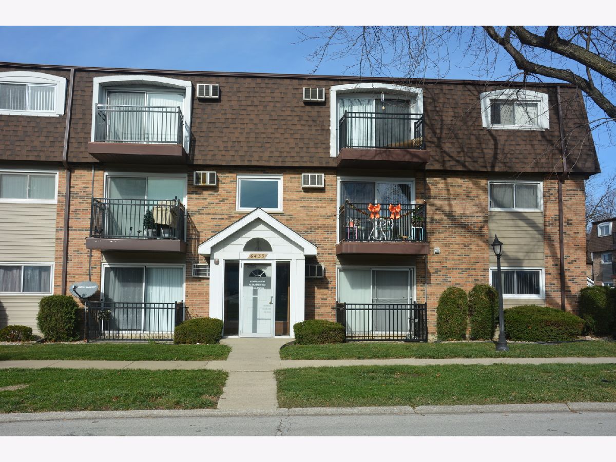 Condominiums Sold Briargate Chicago Ridge Illinois, 6430 Pamela