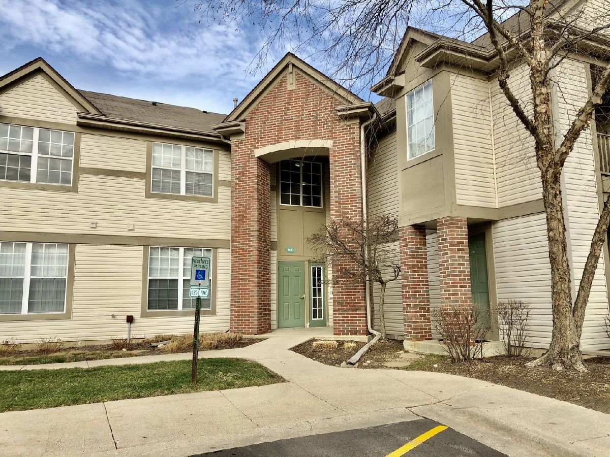 Condos & Townhomes Rented Randall Village Crystal Lake Illinois, 1611 Carlemont
